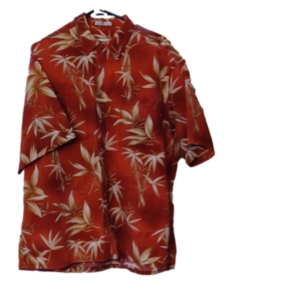 PIERRE CARDIN, MENS SHORT SLEEVE BUTTON UP SHIRT, XL. Red with beige leaves. - Picture 1 of 4